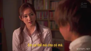 đang tập máy chạy bộ thấy cu ông xã phải dừng lại