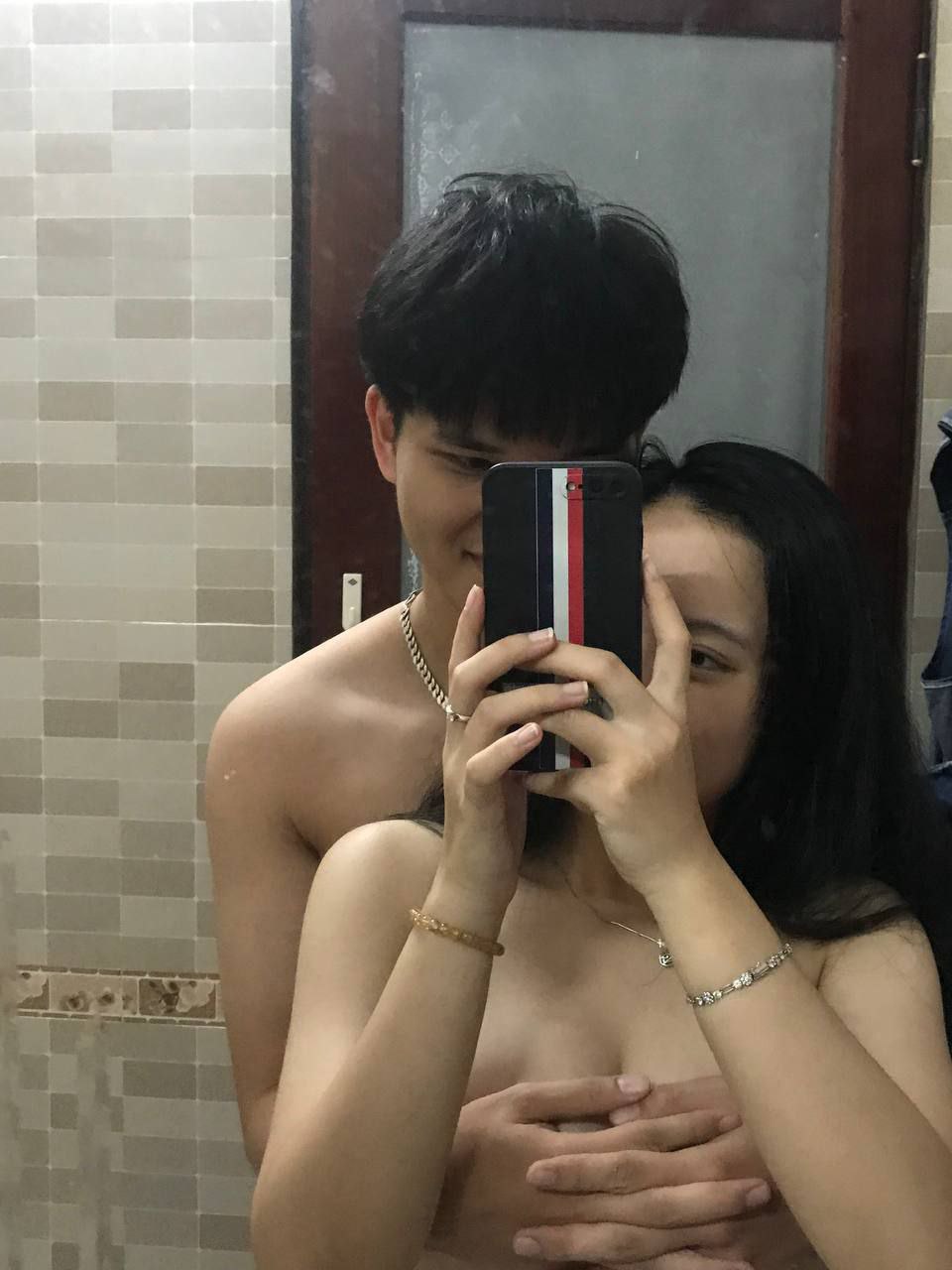 Bộ ngực lớn đầu tiên trên Internet, lụa đen lớn, vú lớn, quần lọt khe ~ đạo cụ thủ dâm ~ cận cảnh tiểu tiện, nồng nàn và hấp dẫn, biểu cảm quyến rũ ~ không tệ, không tệ